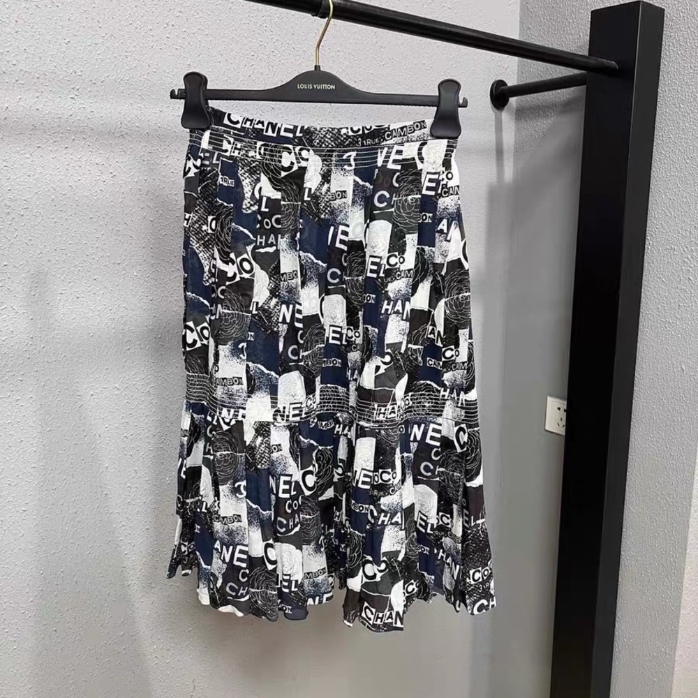 🚩steal Authentic CHANEL Monochrome Graphic Skirt